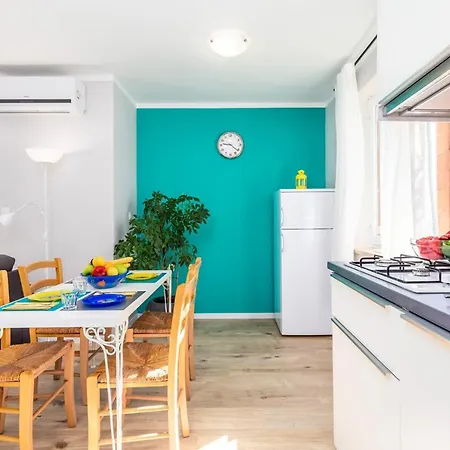 Alyss Apartament *