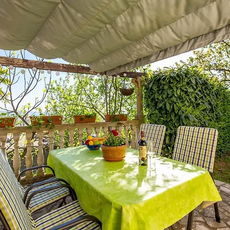 Apartament Alyss Lovran