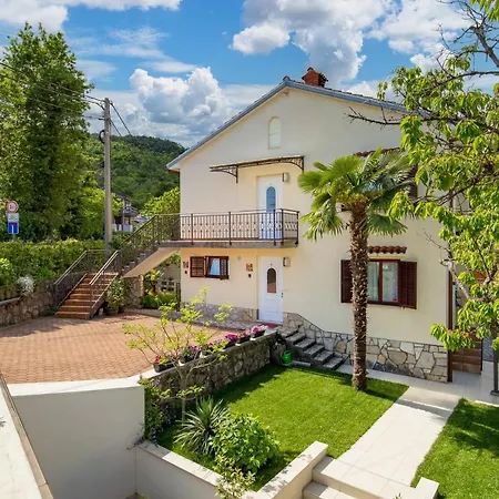 Alyss Apartament